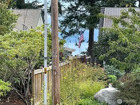 1988 Cascade View Drive Camano Island WA 98282