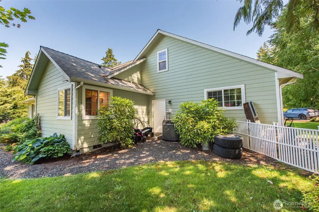 142 Charles Way Sequim WA 98382