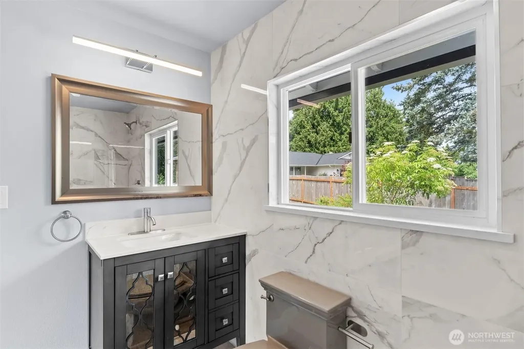 5801 214th St SW Mountlake Terrace WA 98043