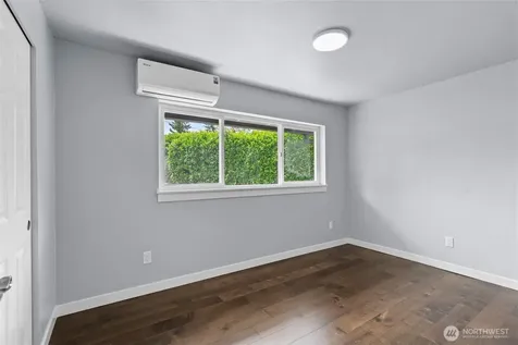 5801 214th St SW Mountlake Terrace WA 98043