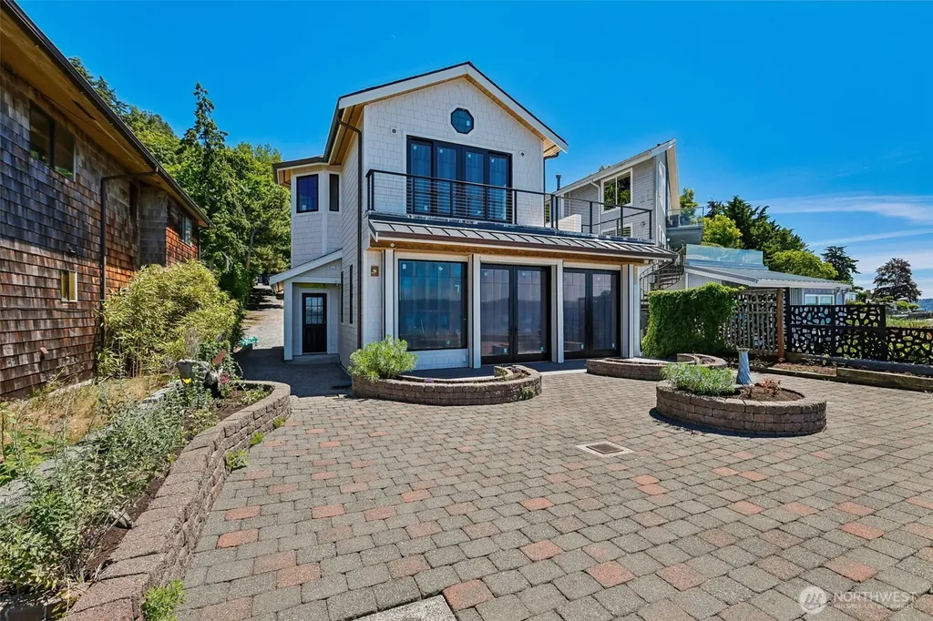 9839 51st Avenue SW Seattle WA 98136