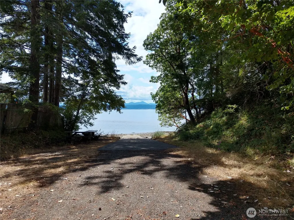 221 NE Madrona Avenue Tahuya WA 98588