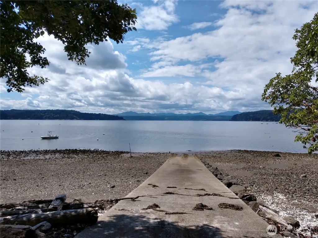 221 NE Madrona Avenue Tahuya WA 98588
