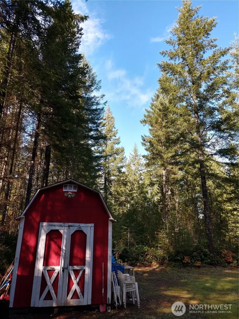 221 NE Madrona Avenue Tahuya WA 98588
