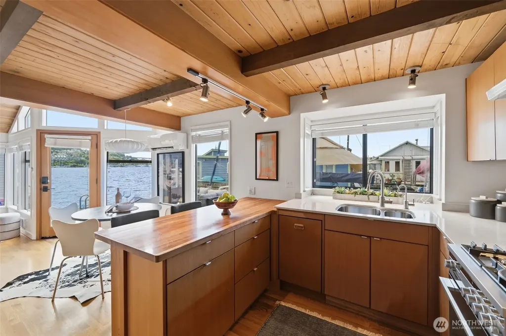 2031 Fairview Avenue E Seattle WA 98102