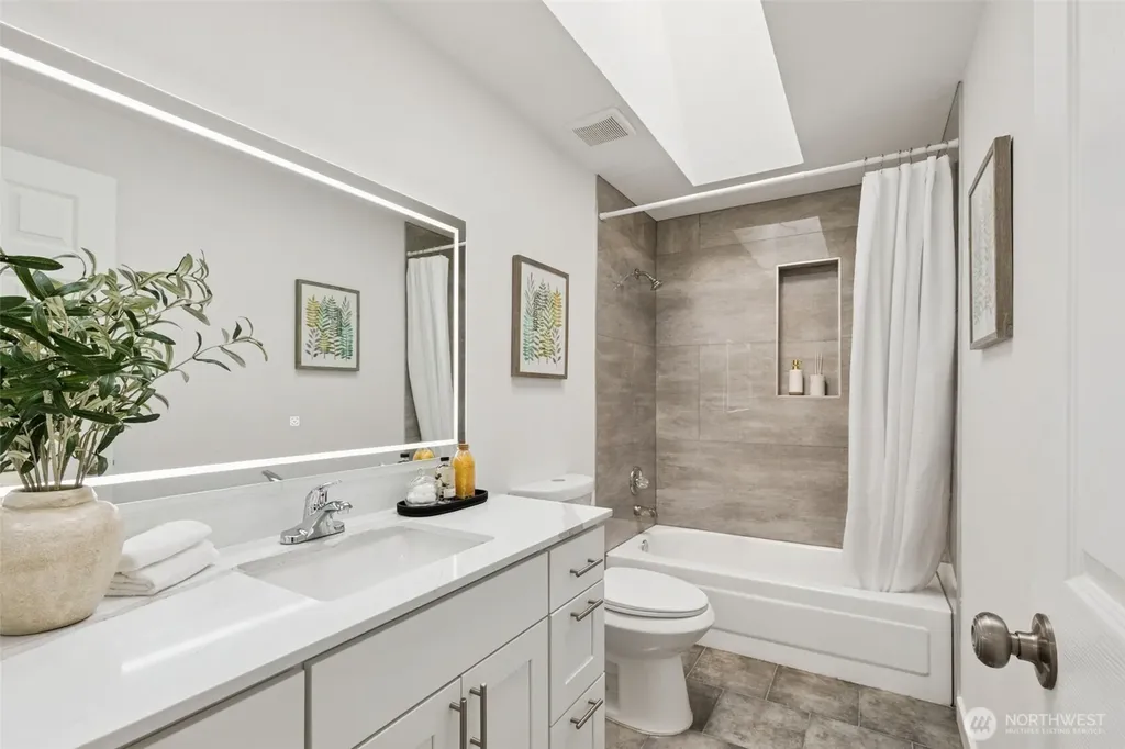 7002 42nd Avenue S Seattle WA 98118
