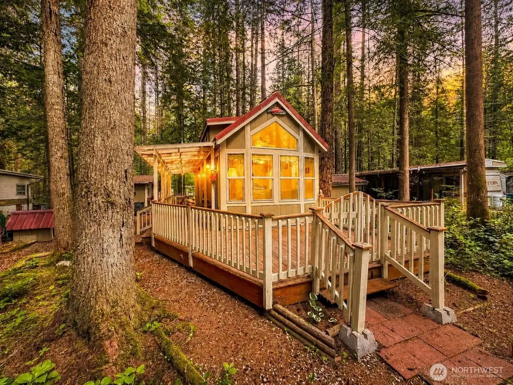 86 Sunset Circle Deming WA 98244