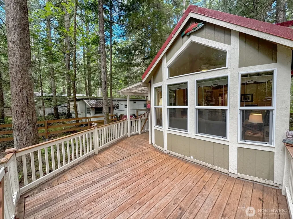 86 Sunset Circle Deming WA 98244