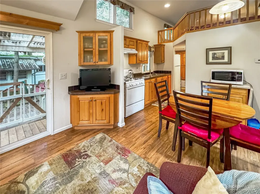 86 Sunset Circle Deming WA 98244
