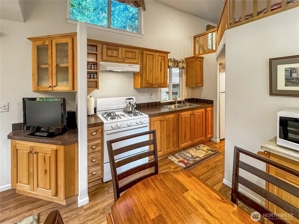 86 Sunset Circle Deming WA 98244