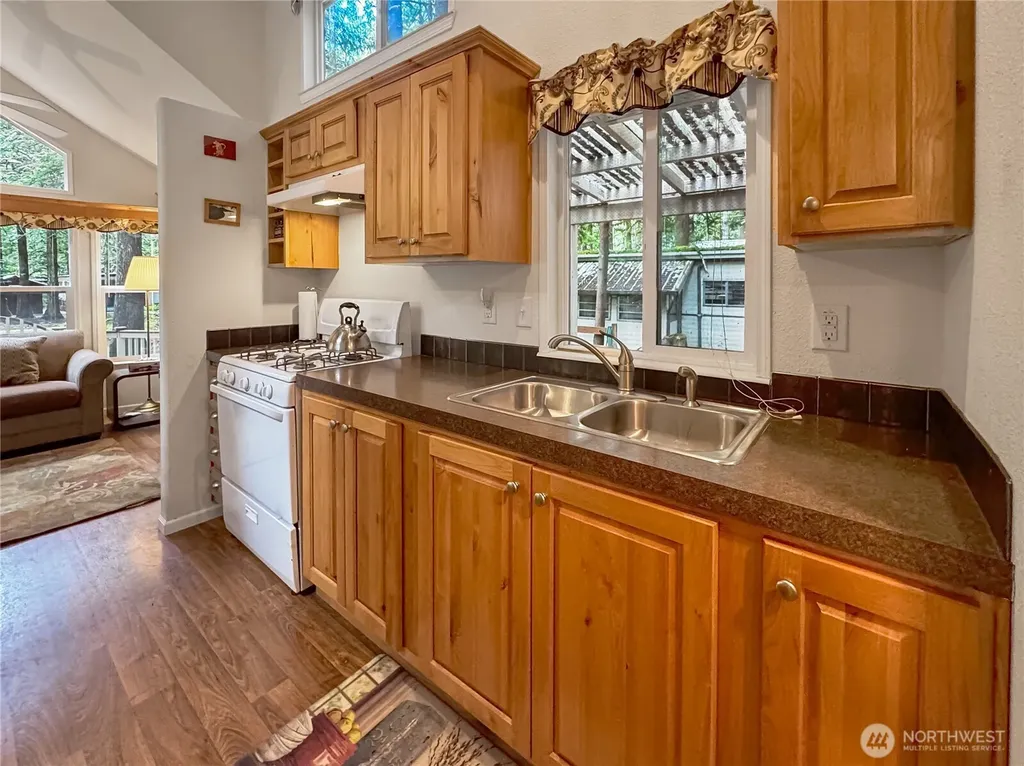 86 Sunset Circle Deming WA 98244