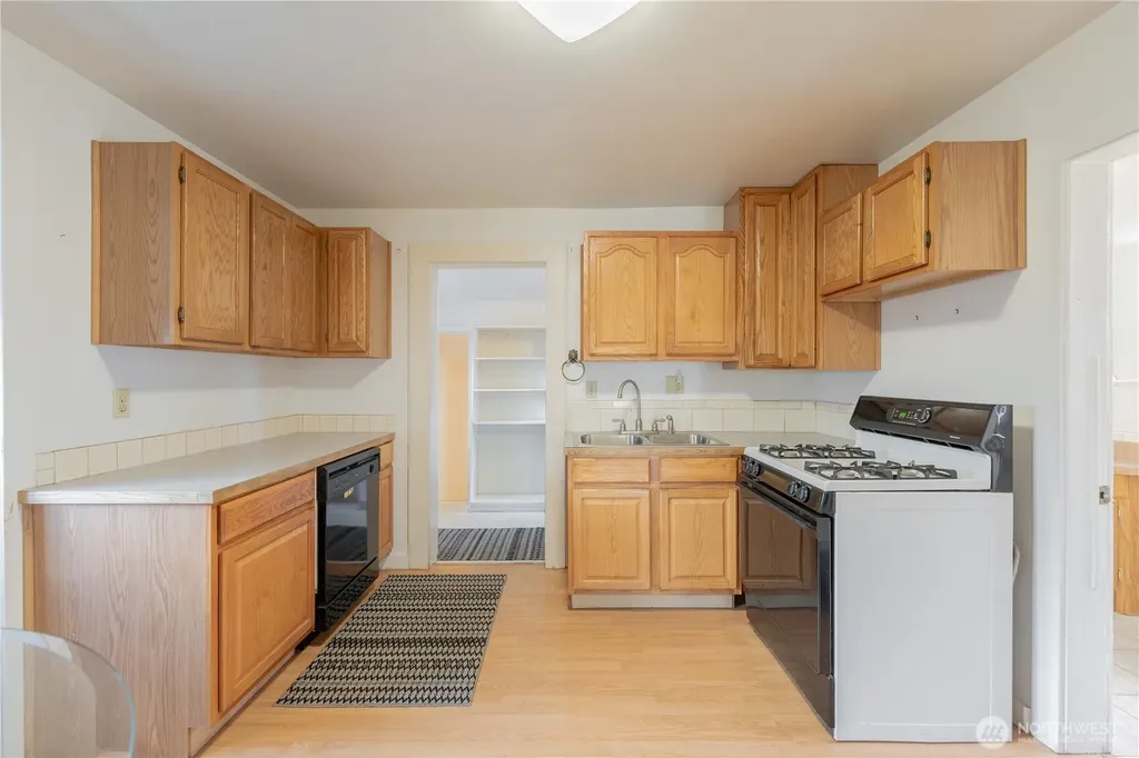 2424 Cleveland Avenue Everett WA 98201