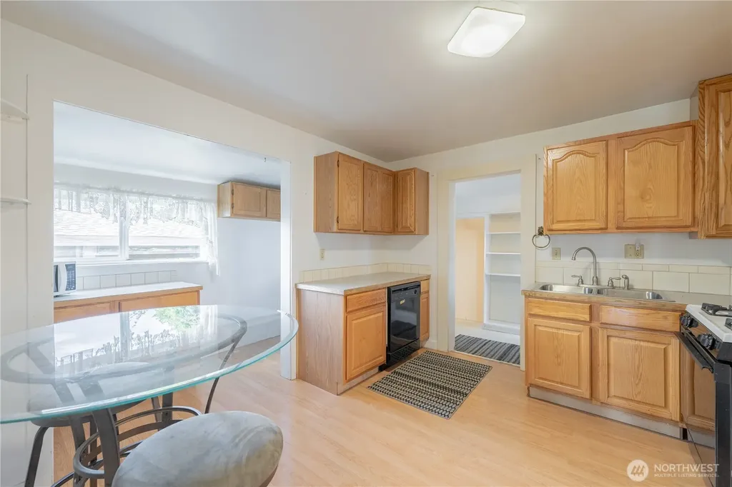 2424 Cleveland Avenue Everett WA 98201