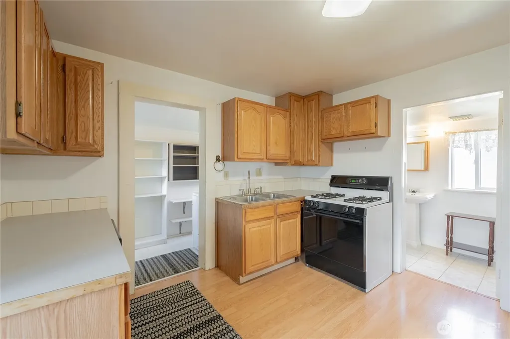 2424 Cleveland Avenue Everett WA 98201