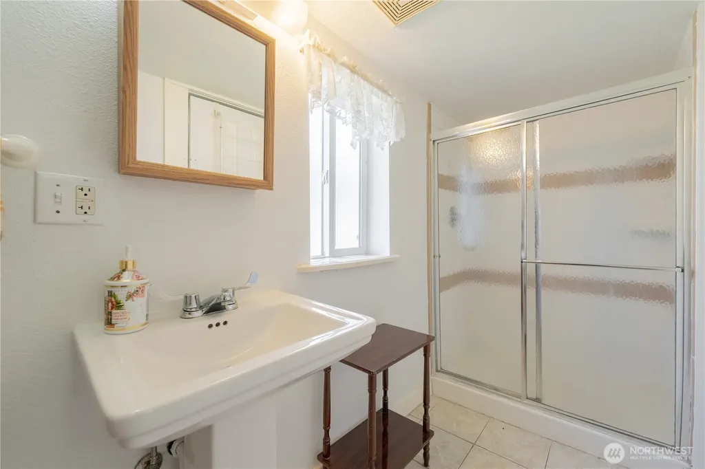 2424 Cleveland Avenue Everett WA 98201