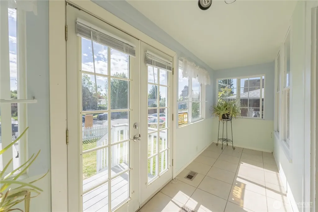 2424 Cleveland Avenue Everett WA 98201
