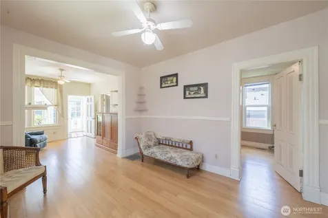 2424 Cleveland Avenue Everett WA 98201