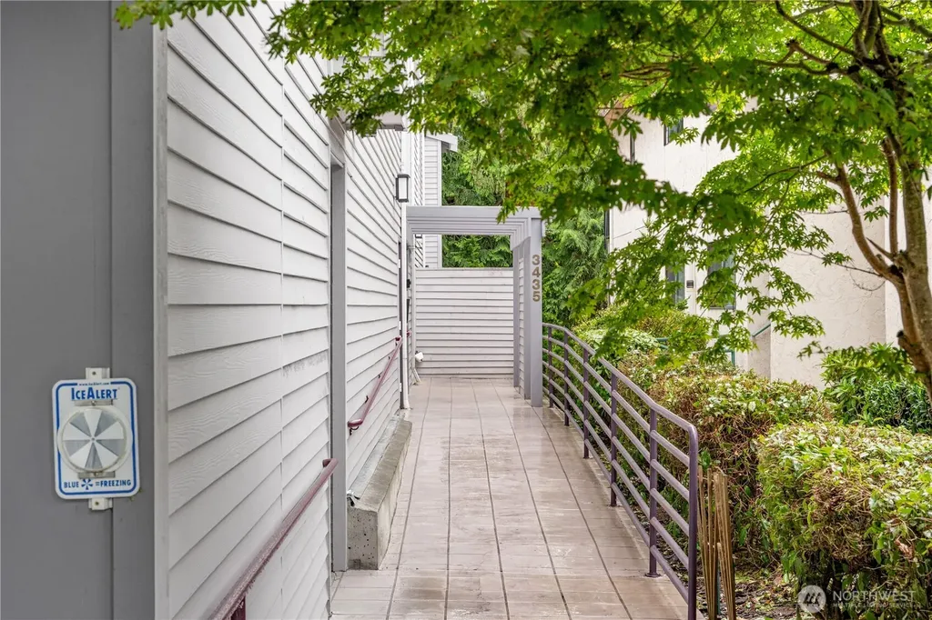 3435 California Avenue SW Seattle WA 98116