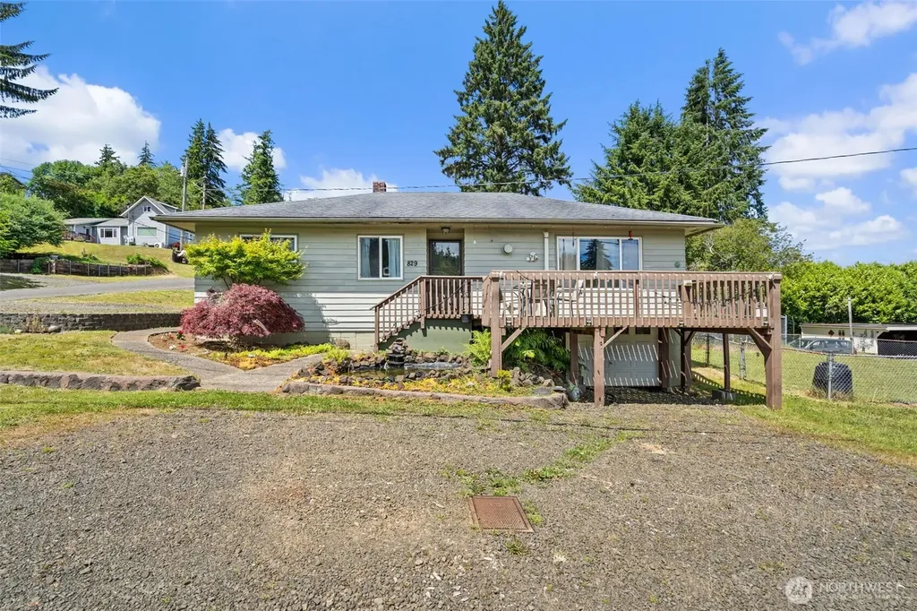 829 Jackson Avenue Raymond WA 98577