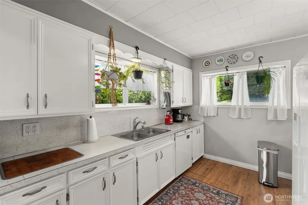 829 Jackson Avenue Raymond WA 98577