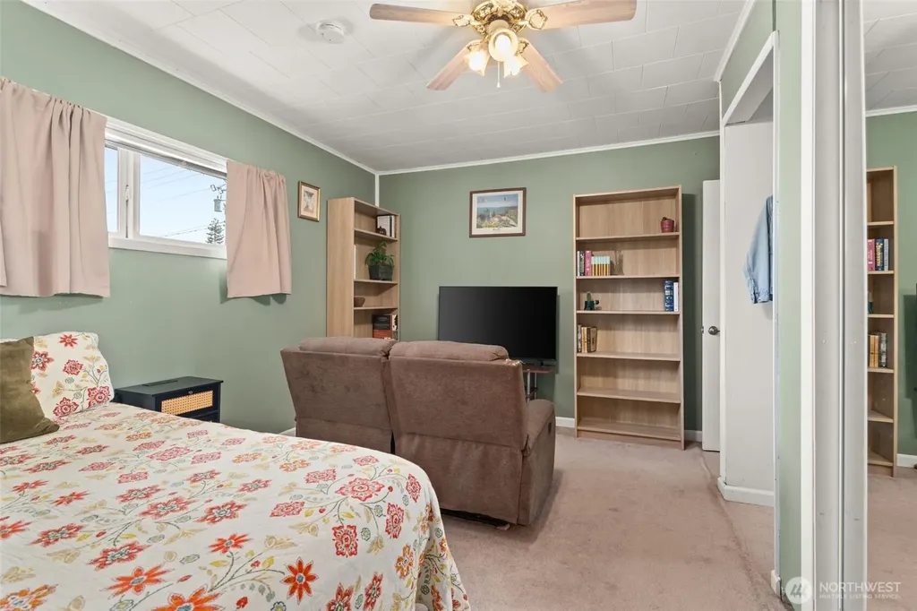 829 Jackson Avenue Raymond WA 98577