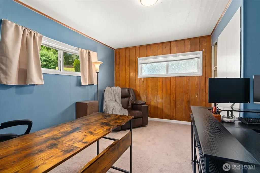 829 Jackson Avenue Raymond WA 98577