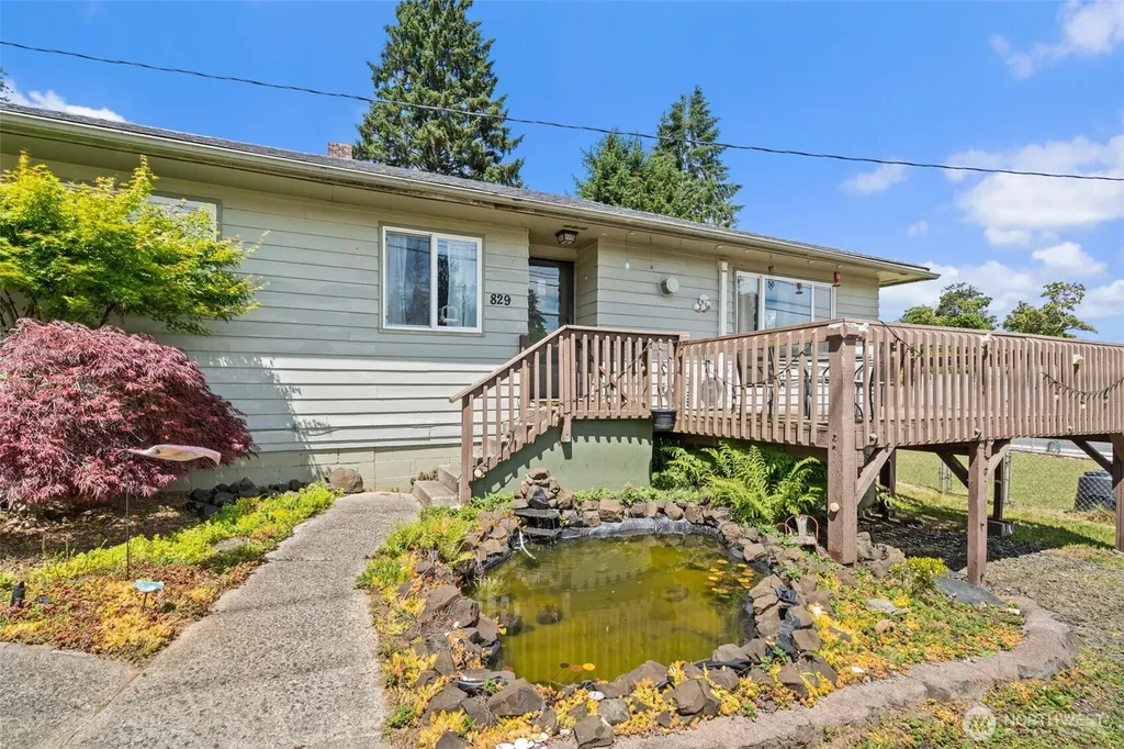 829 Jackson Avenue Raymond WA 98577