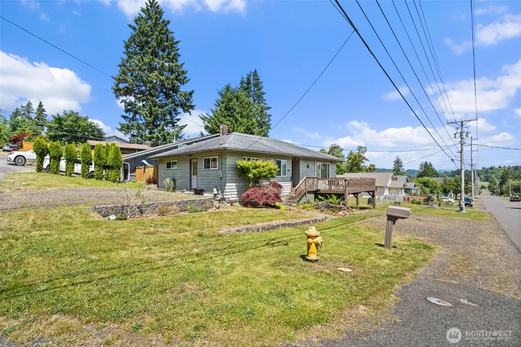829 Jackson Avenue Raymond WA 98577