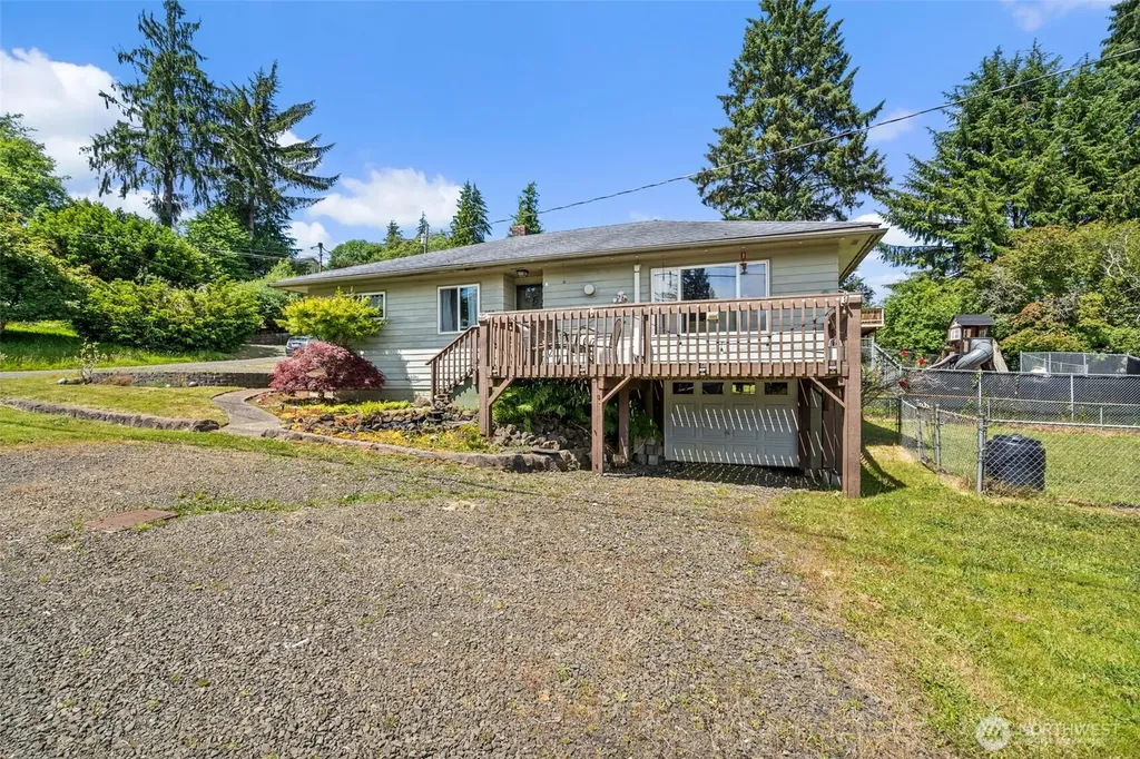829 Jackson Avenue Raymond WA 98577