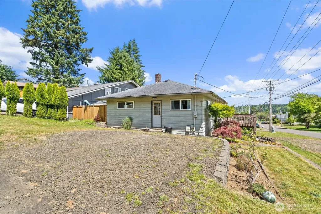 829 Jackson Avenue Raymond WA 98577
