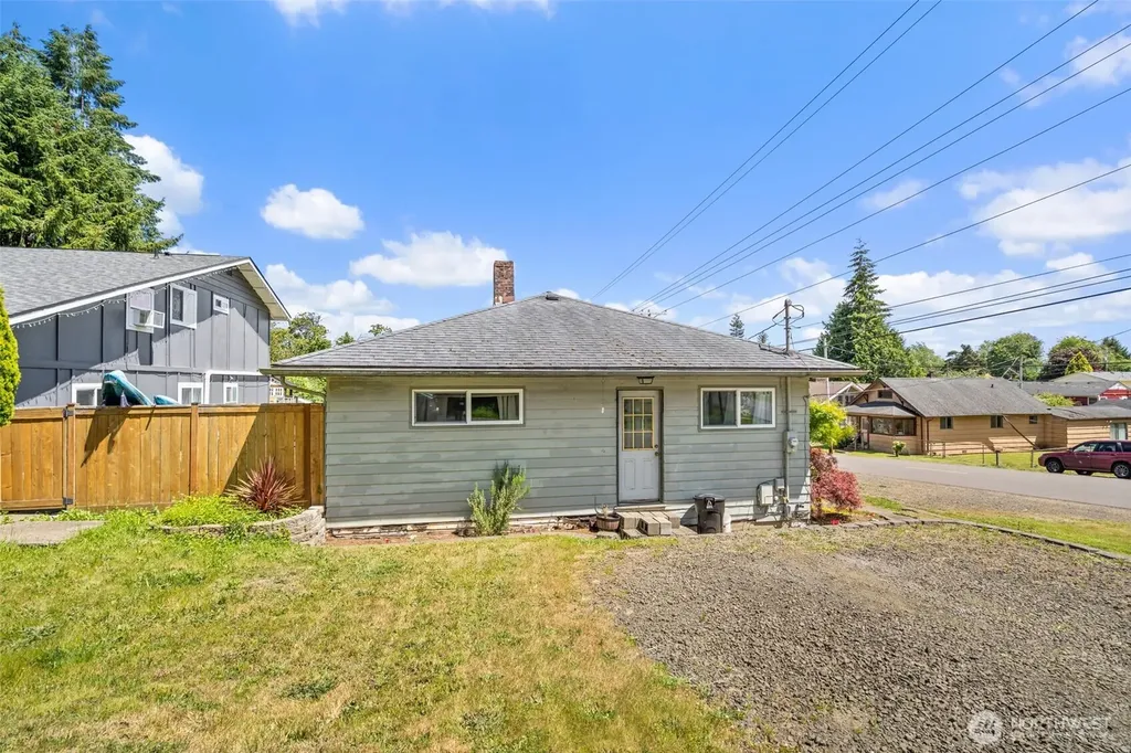 829 Jackson Avenue Raymond WA 98577