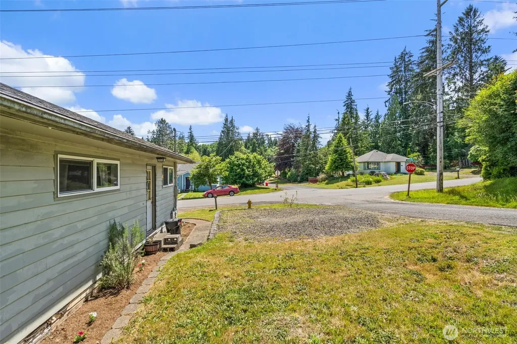 829 Jackson Avenue Raymond WA 98577