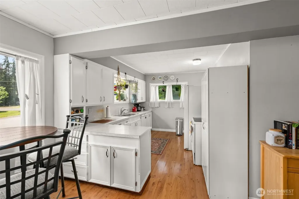 829 Jackson Avenue Raymond WA 98577