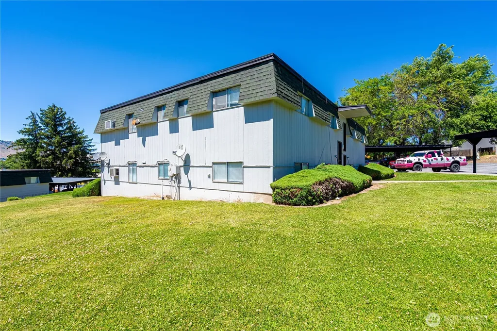 933 N Baker Avenue East Wenatchee WA 98802