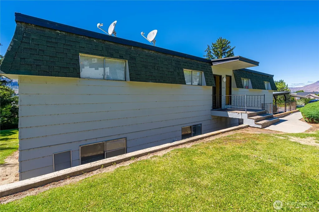933 N Baker Avenue East Wenatchee WA 98802