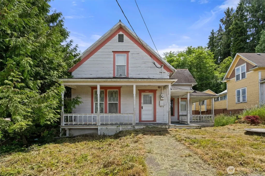 212 Alder Street South Bend WA 98586