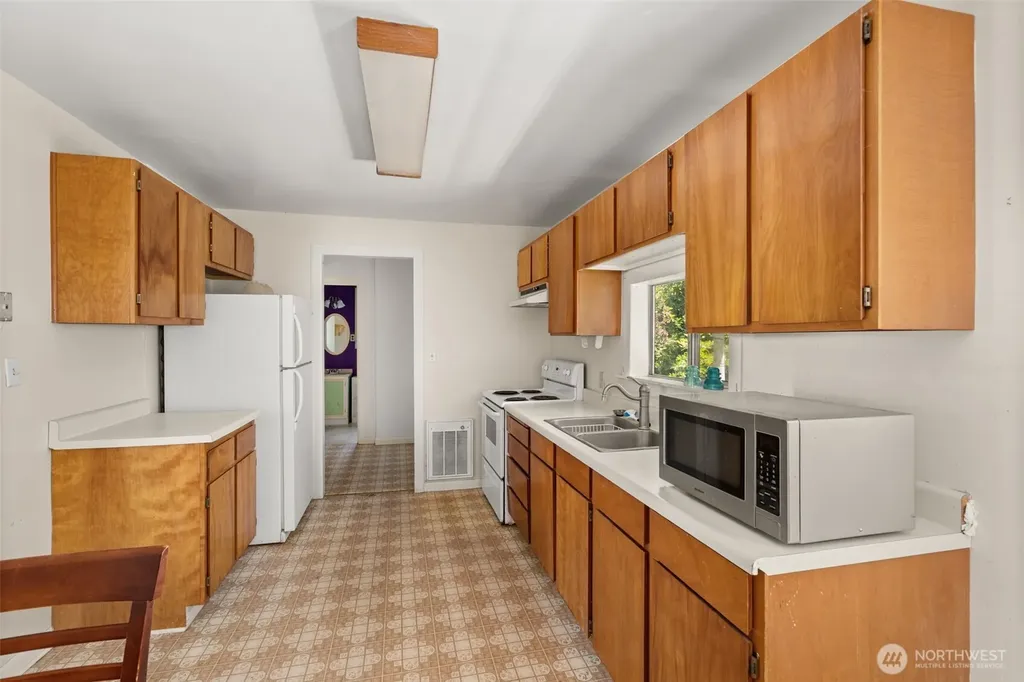 212 Alder Street South Bend WA 98586