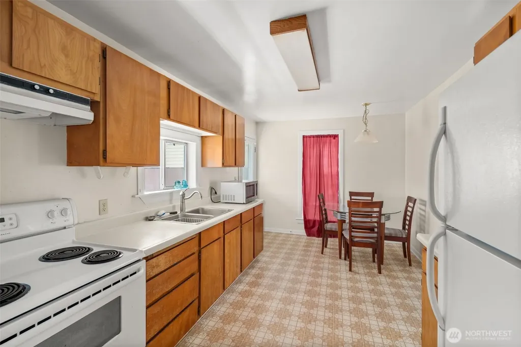 212 Alder Street South Bend WA 98586