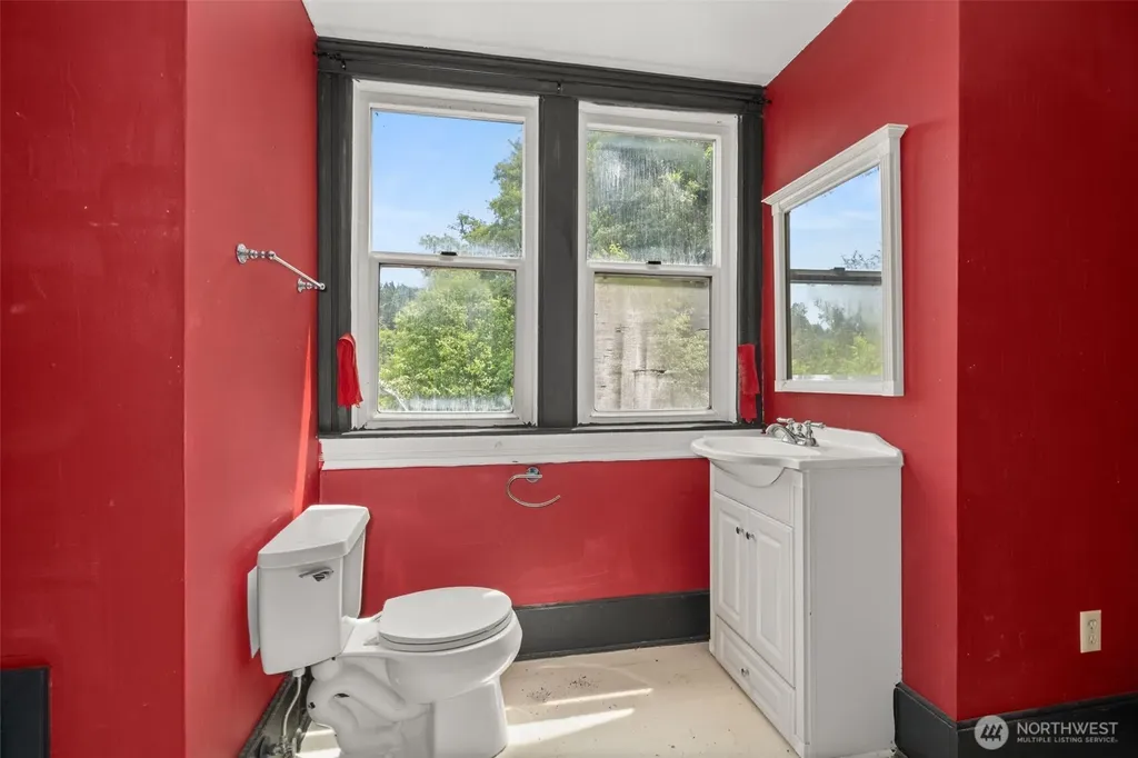 212 Alder Street South Bend WA 98586