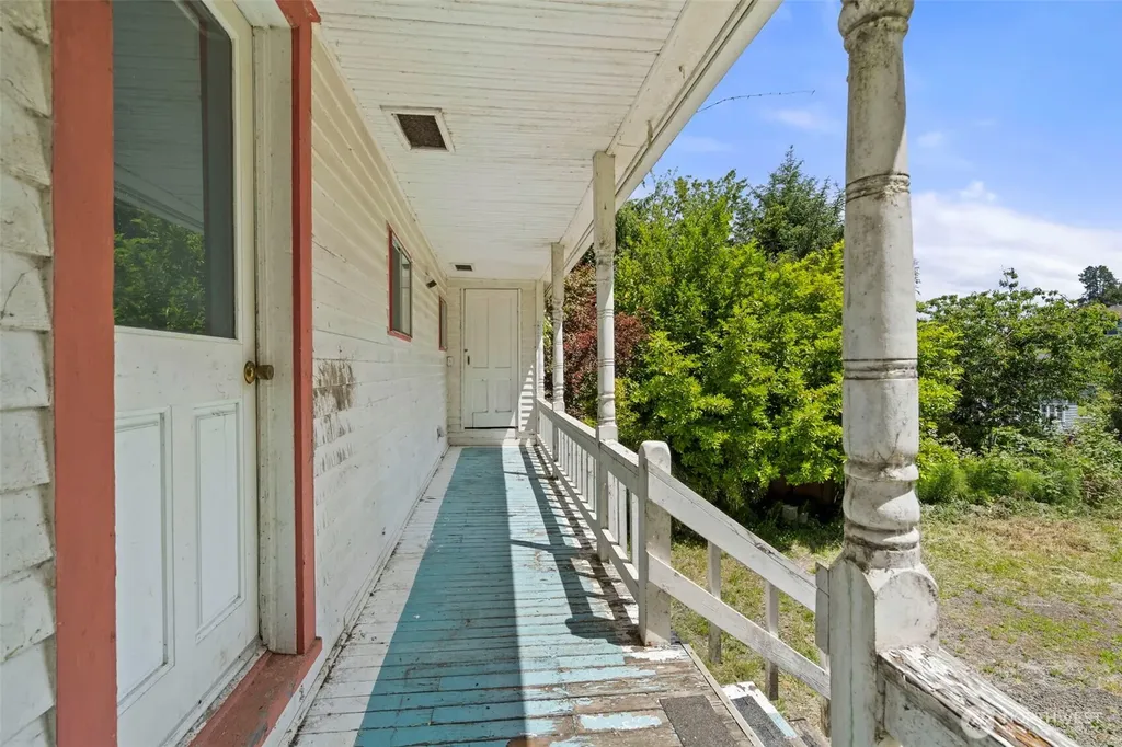 212 Alder Street South Bend WA 98586