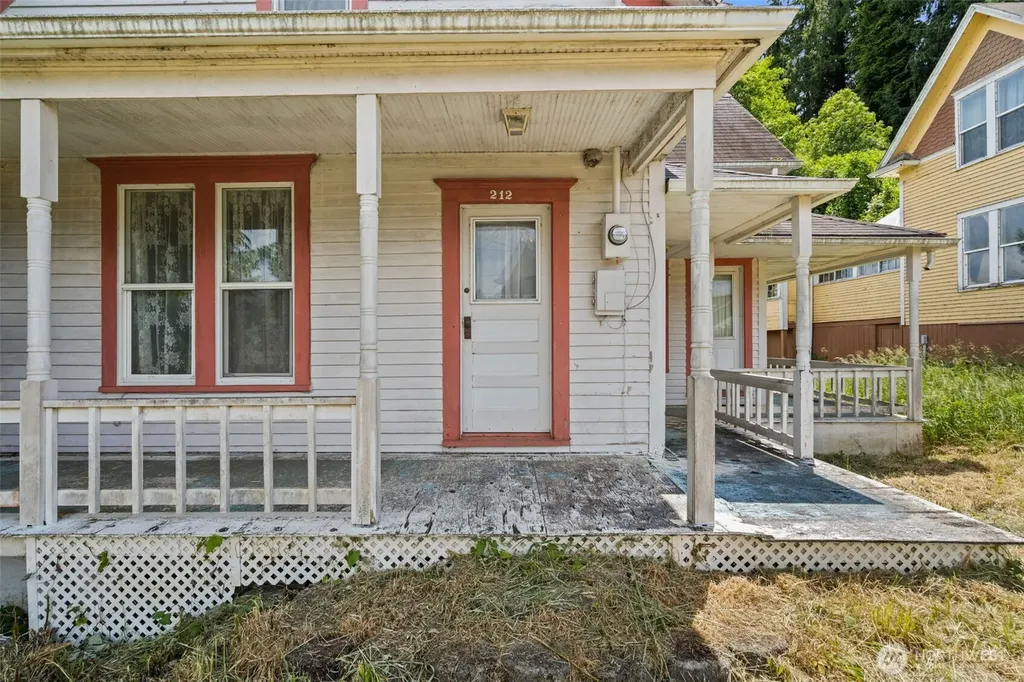 212 Alder Street South Bend WA 98586
