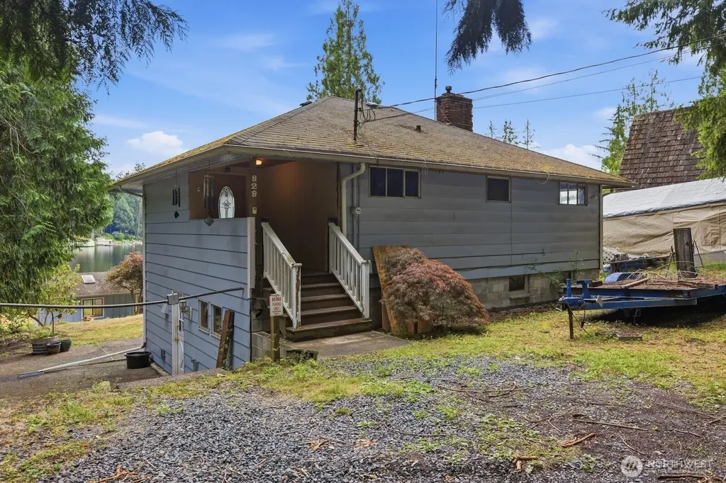 829 SW Lake Roesiger Road Snohomish WA 98290