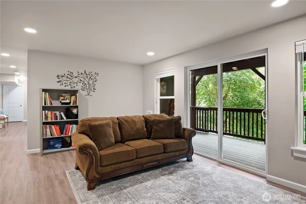 175 Shoreview Drive Kelso WA 98626