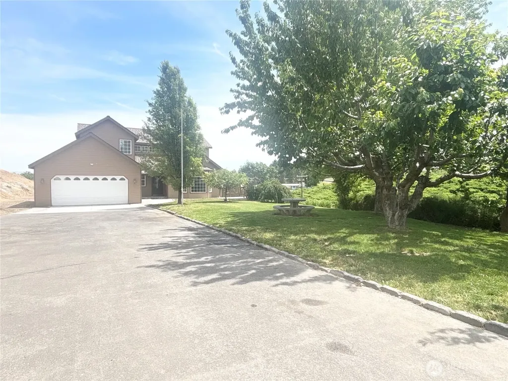 2261 Pleasant Hill Road Selah WA 98942