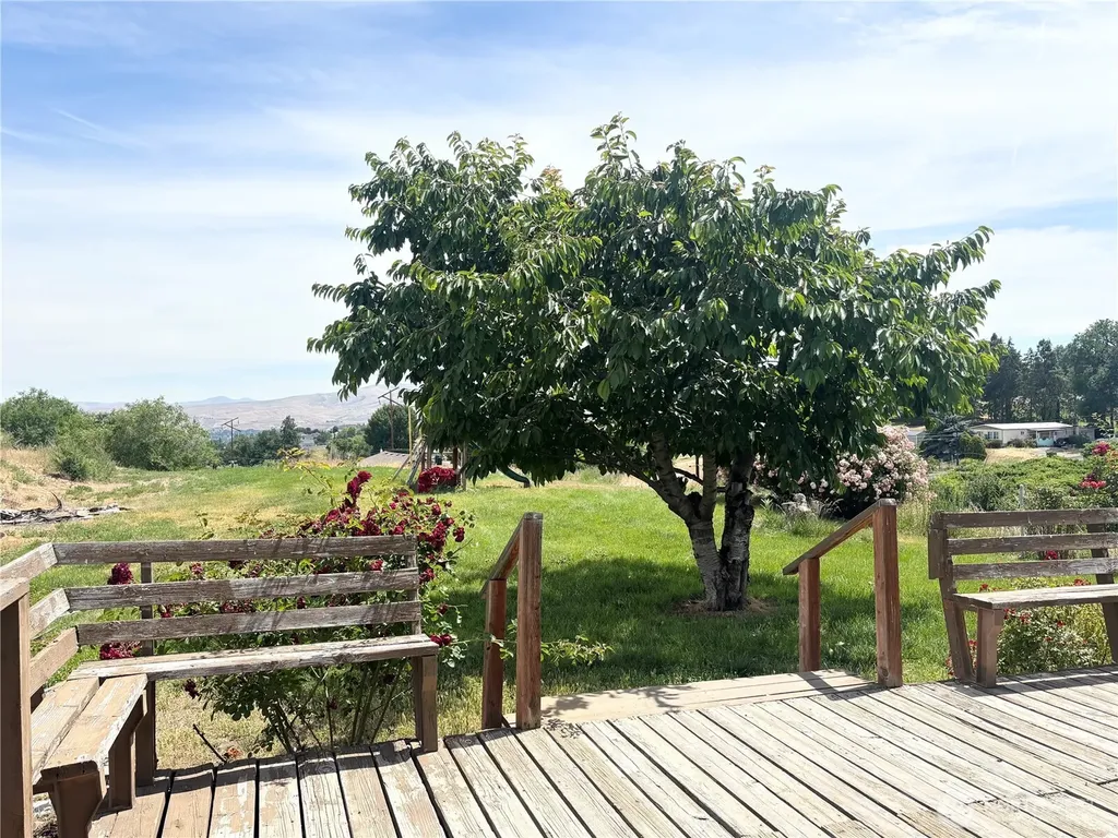 2261 Pleasant Hill Road Selah WA 98942