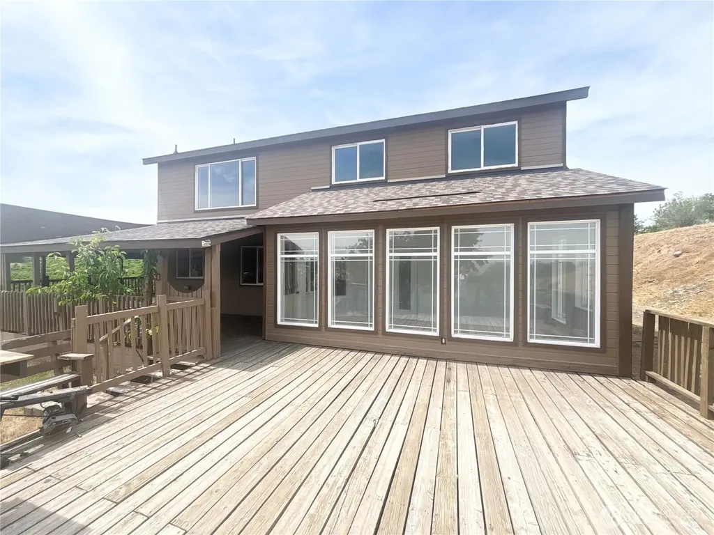 2261 Pleasant Hill Road Selah WA 98942