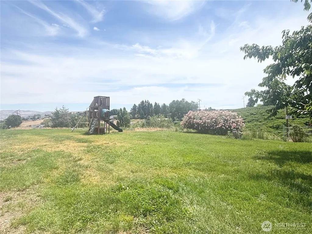 2261 Pleasant Hill Road Selah WA 98942