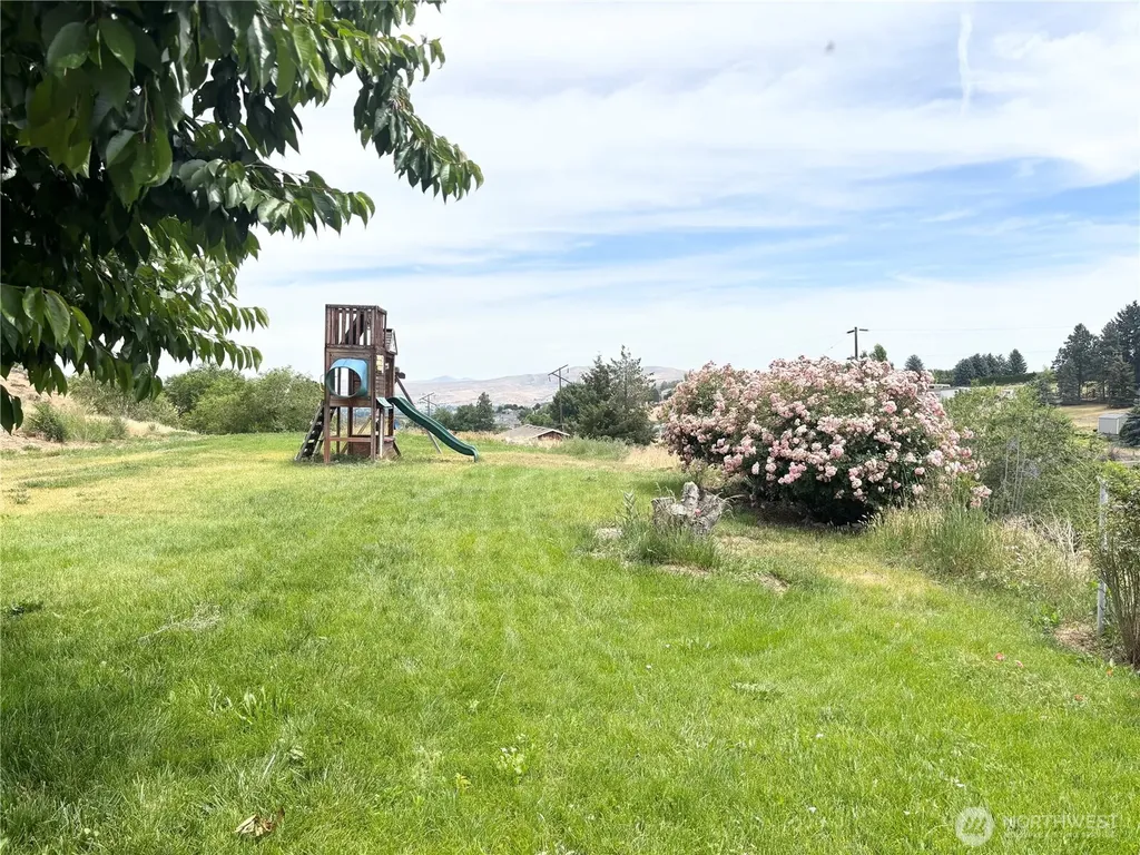 2261 Pleasant Hill Road Selah WA 98942