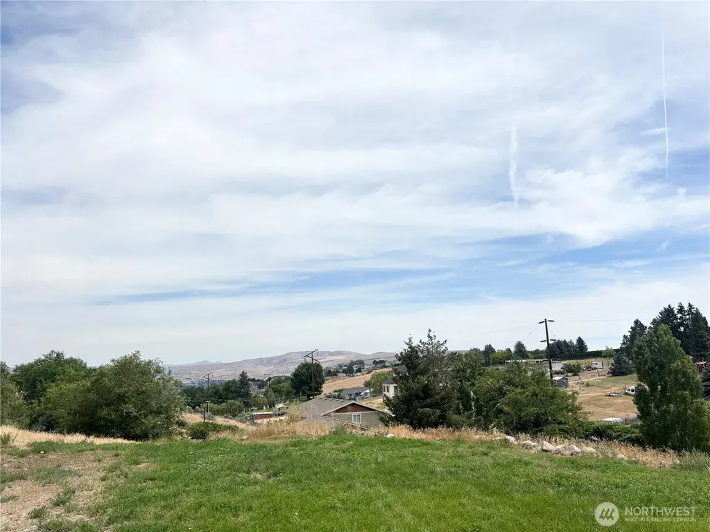 2261 Pleasant Hill Road Selah WA 98942