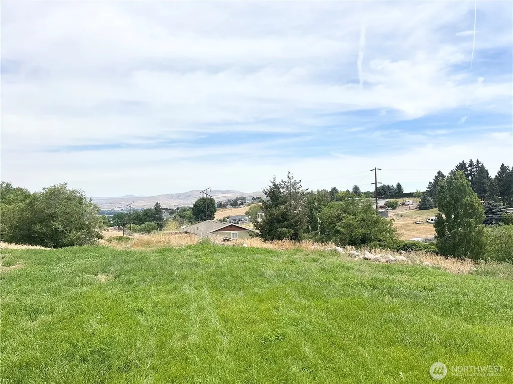 2261 Pleasant Hill Road Selah WA 98942